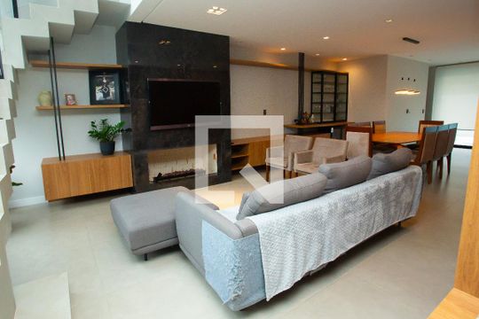 Sala de casa de condomínio à venda com 4 quartos, 210m² em Fátima, Canoas