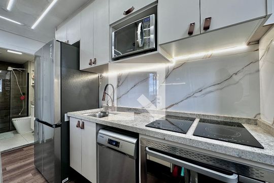 Cozinha de apartamento à venda com 2 quartos, 34m² em Santo Amaro, São Paulo