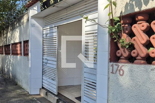 Fachada de apartamento à venda com 2 quartos, 45m² em Itaquera, São Paulo
