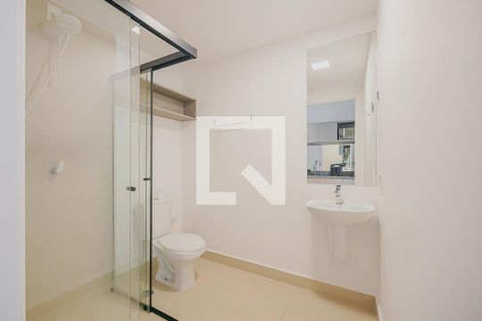 Banheiro de kitnet/studio à venda com 1 quarto, 27m² em Pinheiros, São Paulo
