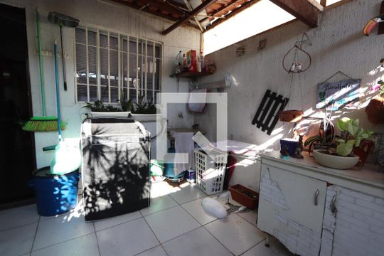 Área de Serviço de casa para alugar com 3 quartos, 150m² em Jardim Vila Formosa, São Paulo