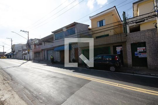 Fachada de casa à venda com 3 quartos, 200m² em Moinho Velho, São Paulo