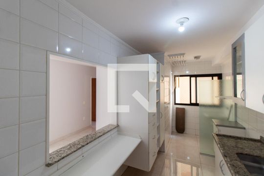 Cozinha de apartamento à venda com 2 quartos, 70m² em Centro, Campinas