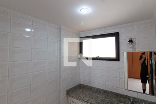 Banheiro da Suíte de apartamento à venda com 2 quartos, 70m² em Centro, Campinas