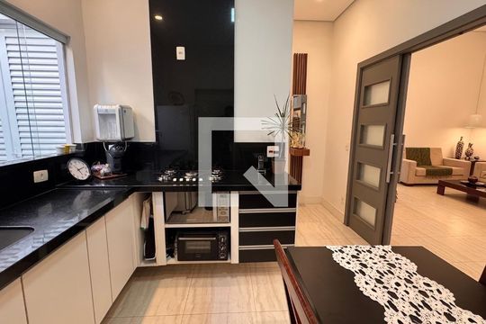 Cozinha de casa de condomínio à venda com 3 quartos, 207m² em Swiss Park, Campinas