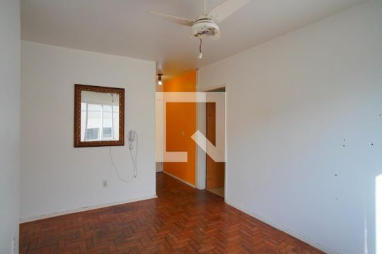 Sala de apartamento à venda com 2 quartos, 60m² em São Sebastião, Porto Alegre