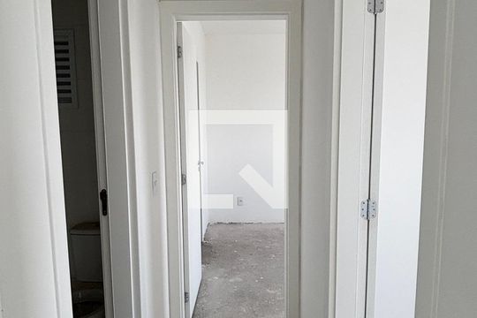 Corredor de apartamento à venda com 2 quartos, 54m² em Vila Metalúrgica, Santo André