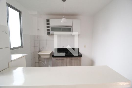 Cozinha de apartamento para alugar com 2 quartos, 45m² em Shopping Park, Uberlândia