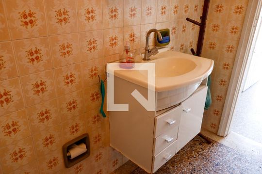 Banheiro de casa à venda com 2 quartos, 251m² em Centro, Osasco