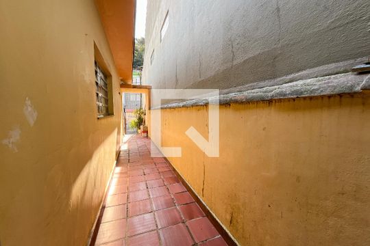 Quintal de casa para alugar com 2 quartos, 75m² em Jaraguá, São Paulo