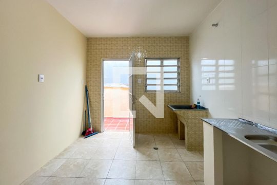 Cozinha e Área de Serviço de casa para alugar com 2 quartos, 75m² em Jaraguá, São Paulo