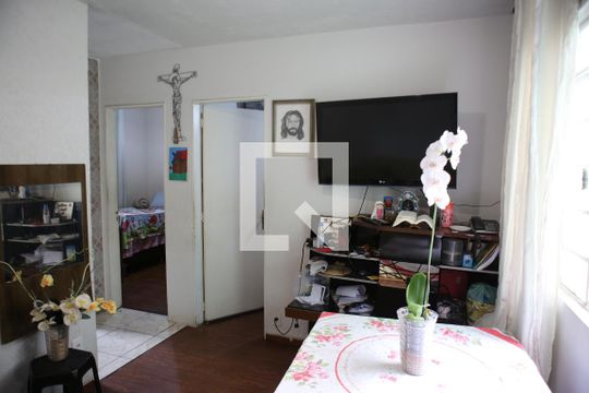 Sala de apartamento à venda com 2 quartos, 46m² em Santa Cruz Industrial, Contagem
