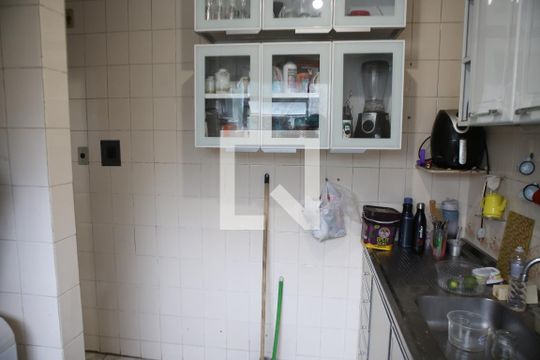 Cozinha de apartamento à venda com 2 quartos, 46m² em Santa Cruz Industrial, Contagem