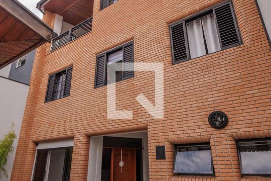 Quintal de casa para alugar com 4 quartos, 256m² em Vila Jaboticabeira, Taubaté