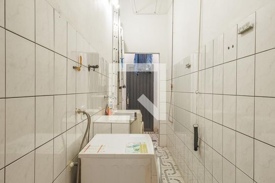 Área de Serviço de casa para alugar com 4 quartos, 256m² em Vila Jaboticabeira, Taubaté