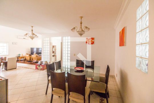 Sala de casa de condomínio à venda com 3 quartos, 400m² em Tamboré, Santana de Parnaíba
