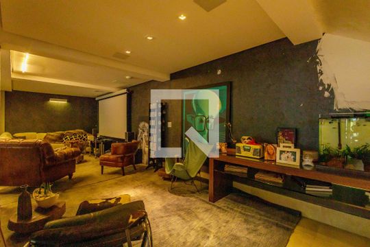Sala de casa de condomínio para alugar com 5 quartos, 444m² em Recreio dos Bandeirantes, Rio de Janeiro