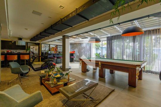 Sala de casa de condomínio para alugar com 5 quartos, 444m² em Recreio dos Bandeirantes, Rio de Janeiro