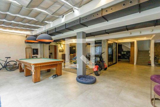Sala de casa de condomínio para alugar com 5 quartos, 444m² em Recreio dos Bandeirantes, Rio de Janeiro