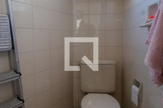 Lavabo de apartamento para alugar com 2 quartos, 90m² em Jardim Monte Kemel, São Paulo