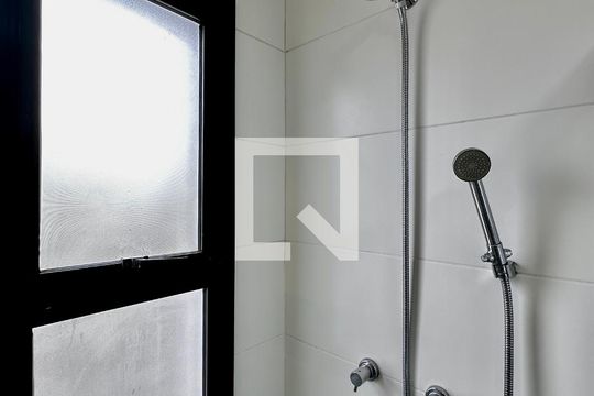 Banheiro de apartamento para alugar com 0 quarto, 36m² em Campo Belo, São Paulo