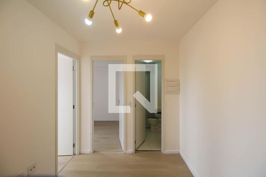 Sala/Cozinha de apartamento para alugar com 2 quartos, 33m² em Vila Santa Clara, São Paulo