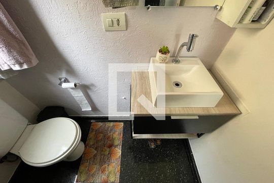 Banheiro da Suíte de casa de condomínio à venda com 4 quartos, 220m² em Jardim Monte Alegre, São Paulo