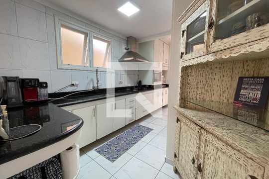 Cozinha de casa de condomínio à venda com 4 quartos, 220m² em Jardim Monte Alegre, São Paulo