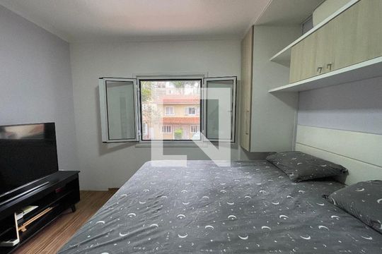 Suíte de casa de condomínio à venda com 4 quartos, 220m² em Jardim Monte Alegre, São Paulo