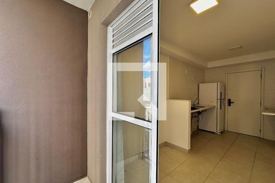 Sacada da Sala de apartamento para alugar com 1 quarto, 27m² em Jardim Caravelas, São Paulo