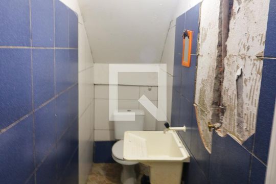 Banheiro de kitnet/studio para alugar com 1 quarto, 30m² em Nonoai, Porto Alegre