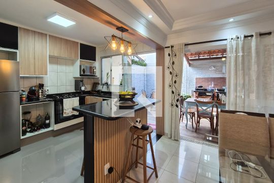 Sala de casa de condomínio à venda com 3 quartos, 110m² em Parque Santo Antonio, São Bernardo do Campo