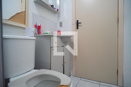 Banheiro de apartamento à venda com 2 quartos, 36m² em Canudos, Novo Hamburgo