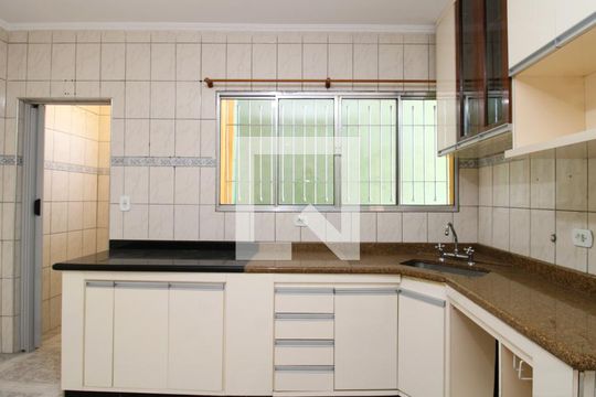 Cozinha de casa para alugar com 2 quartos, 250m² em Jardim Brasil (zona Norte), São Paulo