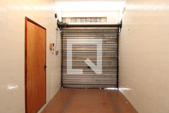 Garagem de casa para alugar com 2 quartos, 250m² em Jardim Brasil (zona Norte), São Paulo