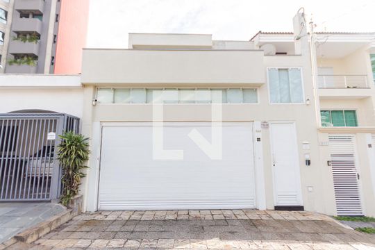 Fachada de casa à venda com 4 quartos, 470m² em Jardim, Santo André