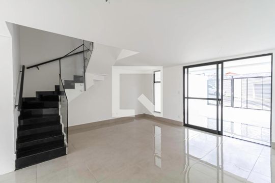 Sala de casa à venda com 3 quartos, 128m² em Caiçaras, Belo Horizonte