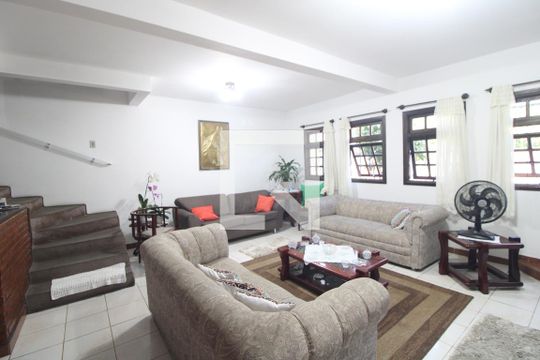 Sala de casa à venda com 4 quartos, 134m² em Interlagos, São Paulo