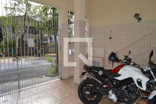 Garagem de casa à venda com 3 quartos, 170m² em Vila Monumento, São Paulo