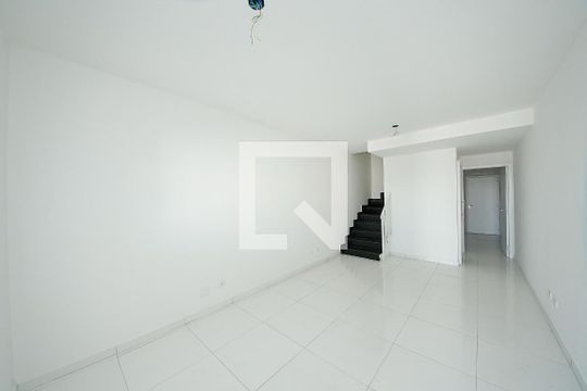 Casa à venda com 3 quartos, 120m² em Vila Olinda, São Paulo