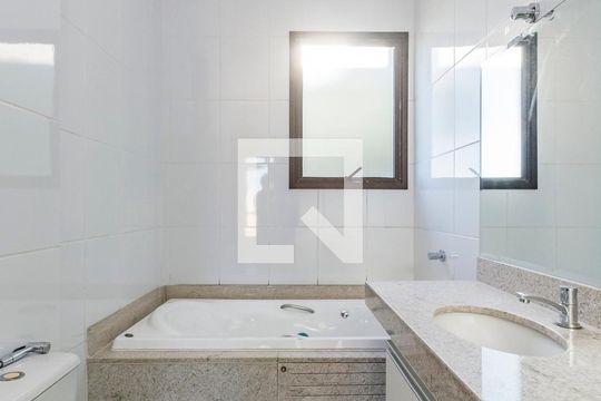 Banheiro da Suíte de apartamento à venda com 3 quartos, 120m² em Nova Suíça, Belo Horizonte