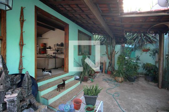 Varanda de casa à venda com 2 quartos, 232m² em Havaí, Belo Horizonte