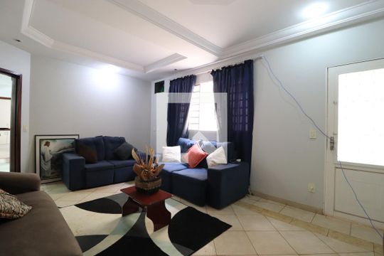 Sala de TV de casa para alugar com 7 quartos, 456m² em Presidente Roosevelt, Uberlândia