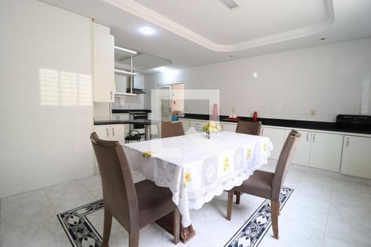 Cozinha de casa para alugar com 7 quartos, 456m² em Presidente Roosevelt, Uberlândia