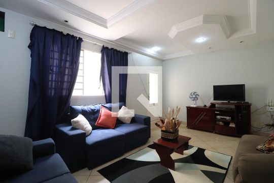 Sala de TV de casa para alugar com 7 quartos, 456m² em Presidente Roosevelt, Uberlândia