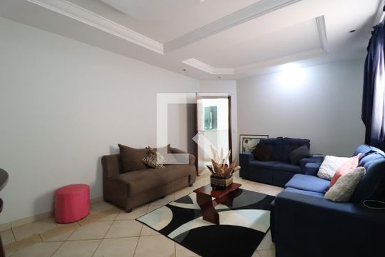 Sala de TV de casa para alugar com 7 quartos, 456m² em Presidente Roosevelt, Uberlândia