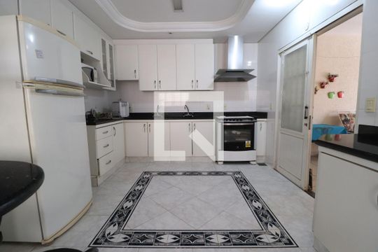 Cozinha de casa para alugar com 7 quartos, 456m² em Presidente Roosevelt, Uberlândia