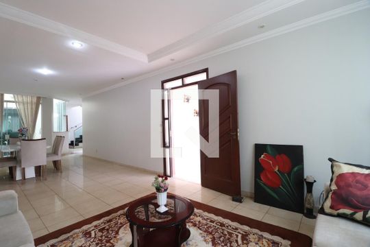 Sala de casa para alugar com 7 quartos, 456m² em Presidente Roosevelt, Uberlândia
