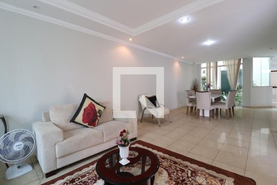 Sala de casa para alugar com 7 quartos, 456m² em Presidente Roosevelt, Uberlândia