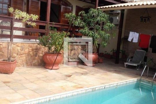 Casa à venda com 4 quartos, 360m² em Jardim Guanabara, Rio de Janeiro
